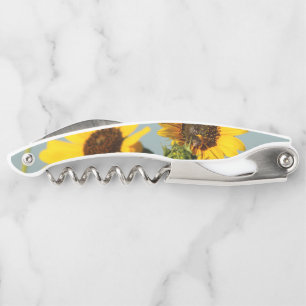 Tire-bouchon Tournesols sauvages jaunes avec abeille Photograph