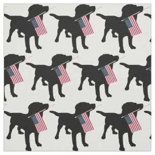 Tissu Chien noir de laboratoire tenant le drapeau des