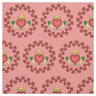 Tissu Claddagh et Knotwork rouge sur le rose