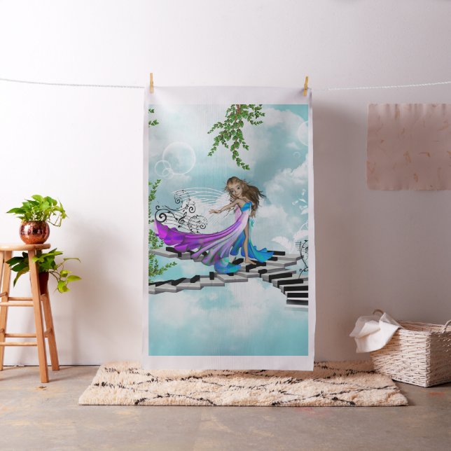 Tissu Fée, dansant sur un piano (In Situ)