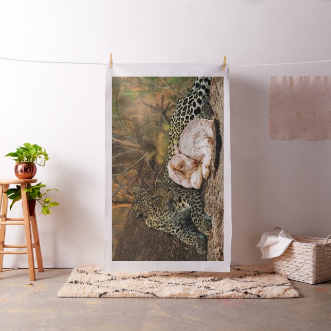 Tissu Le léopard s'allongera avec l'agneau Isaïe 11 (In Situ)