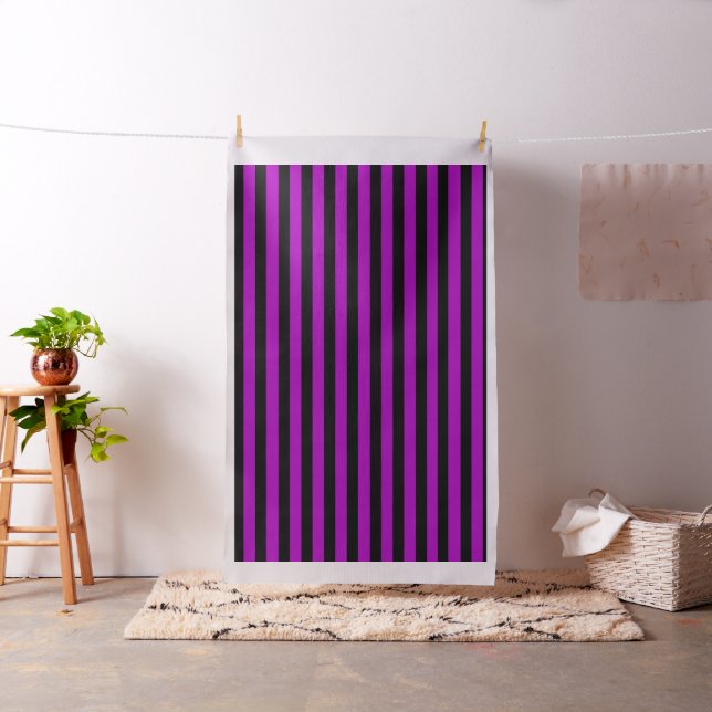 Tissu Motif de lignes de traits verticaux noirs violets (In Situ)
