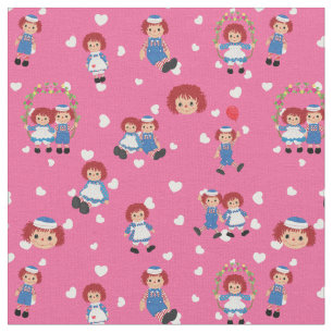 Tissu Raggedy Ann et Andy sur des cœurs qui tombent sur