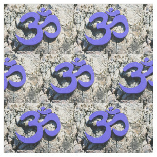 Tissu symbole pourpre de l'OM sur le granit