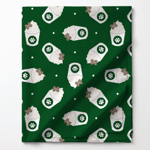 Tissu Tasses de chiot pois sur fond vert