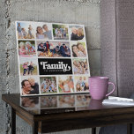 Toile 13 Photos Collage Famille Monogramme<br><div class="desc">Ce collage photo moderne a de l'espace pour 13 photos autour du mot Famille dans une police en gras,  il ya aussi de l'espace pour votre nom de famille.</div>