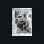 Toile À bord du naufrage "Titanic"<br><div class="desc">"Titanic" : La salle de télégraphie sans fil d'une ligne de l'Atlantique, illustration tirée de "The Illustrated London News", 20 avril 1912, située dans une collection privée. The As Aboard the Wrecked "Titanic" : The Wireless-Telegraphy Room of an Atlantic Liner, illustration de "The Illustrated London News", 20 avril 1912 a...</div>