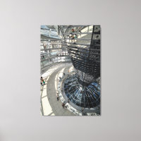 A l'intérieur de la coupole de verre du bâtiment d