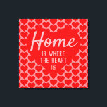 Toile Accueil est là où le coeur est le message<br><div class="desc">Accueil douce maison. Un message optimiste qui dit "La maison est là où est le coeur". Le thème rouge et rose avec un grand coeur comme motif principal. Des coeurs plus petits forment un arrière - plan à motifs.</div>