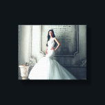 Toile Accueil Mariage Portrait Portrait Mariage Garde<br><div class="desc">"C'est une chose du Sud !" Les portraits nuptiaux sont si beaux, un si beau gardien, et quand vous les mettez en exposition à la réception, ils sont un point de convergence merveilleux ! Prenez votre photo préférée de votre séance Portrait nuptial, téléchargez-la ici, et envoyez-la pour imprimer - facile...</div>