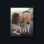 Toile Amour Moderne Monogramme de couple photo de mariag<br><div class="desc">Transformez votre photo de mariage ou de fiançailles préférée en une superbe pièce d'art mural avec cette toile personnalisée Modern Love avec monogramme de couple. Conçue avec des lignes épurées, une typographie moderne douce et un monogramme sophistiqué, cette toile transforme votre moment spécial en un élément de décoration significatif qui...</div>