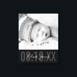 Toile BÉBÉ PHOTO NAISSANCE DATE mignonne type monochrome<br><div class="desc">par kat massard >>> WWW.SIMPLYSWEETPAPERIE.COM <<< Quel fabuleux souvenir de votre précieux BÉBÉ - personnalisé avec leur date de naissance et leurs détails de naissance si vous le souhaitez ! CONSEIL :: 1. Pour redimensionner / repositionner le texte, cliquez sur le bouton "customiser". 2. Vous pouvez également ajouter votre propre...</div>