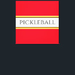 Toile Bright Red White Orange PICKLEBALL Stripes de cour<br><div class="desc">Ce design amusant et élégant présente une police noire moderne à l'intérieur d'une large bande blanche centrale surlignée de rayures noires, jaunes et orange sur un arrière - plan rouge vif avec PICKLEBALL écrit à travers le design. Faites-le vous-même : la couleur de bande centrale et la couleur arrière -...</div>
