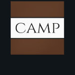 Toile CAMP Sporty Retro Bold Brown White Wide Stripes<br><div class="desc">Cette élégante conception nautique présente une typographie noire, moderne et élégante, "CAMP" texte centré à l'intérieur d'une large bande blanche centrale surlignée de fines rayures noires jouxtant des rayures colorées, brunes et foncées. Faites-le vous-même : Les couleurs de cette conception peuvent être modifiées en modifiant la conception. Le texte peut...</div>