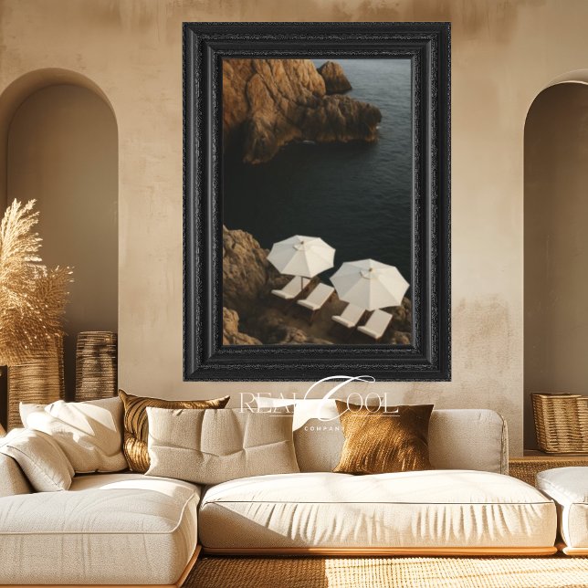 Toile Chaises de plage blanches sur une scène de falaise (White Beach Chairs Coastal Cliff Scene Canvas Print)