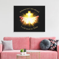 Citation biblique avec des mains tenant une croix