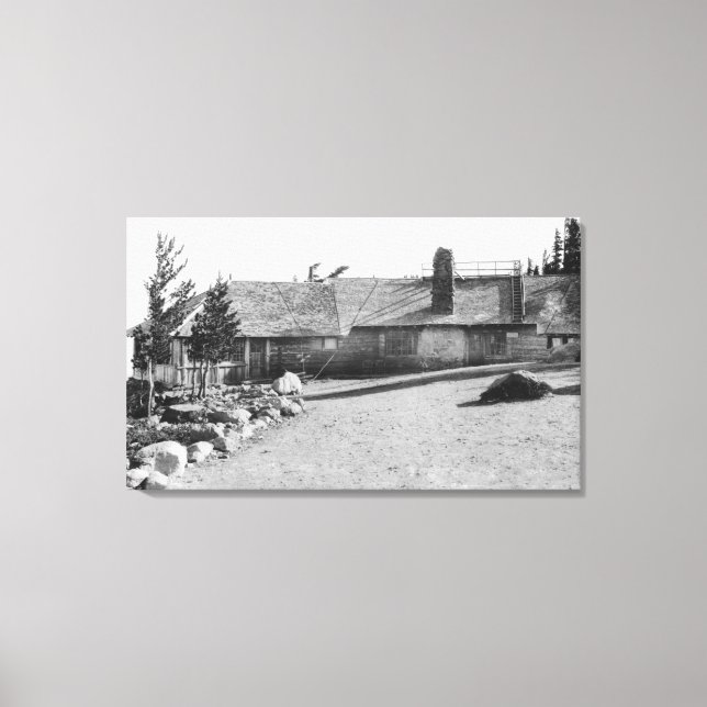 Toile Cloud Casquette Inn at Mt. Hood, Oregon Photograph (Recto)