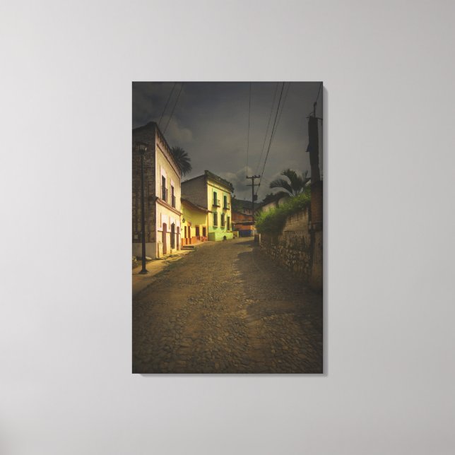 Toile Cobblestone Road & Yellow Buildings au Mexique (Recto)