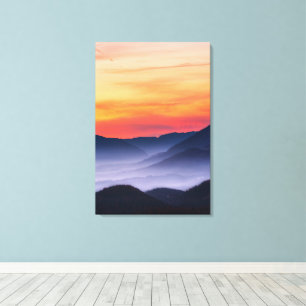 Toile Coucher de soleil brûlant et brouillard dans la va