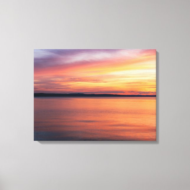 Toile Coucher de soleil chaud sur le lac à l'horizon Pho (Recto)