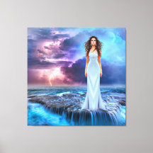De belles femmes debout sur Ocean Rock