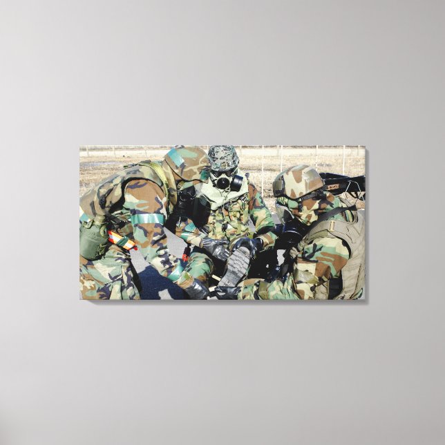 Toile Des aviateurs aident un soldat de l'armée de terre (Recto)