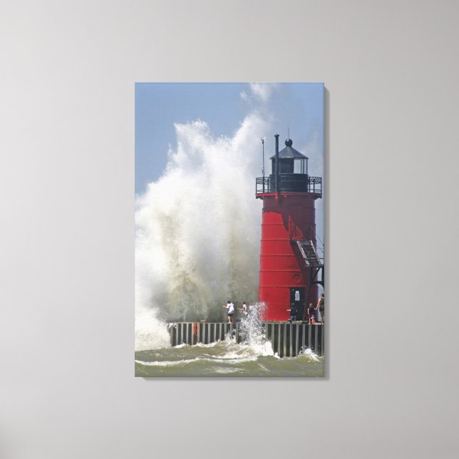 Toile Des gens sur la jetée regardent de grosses vagues  (Recto)
