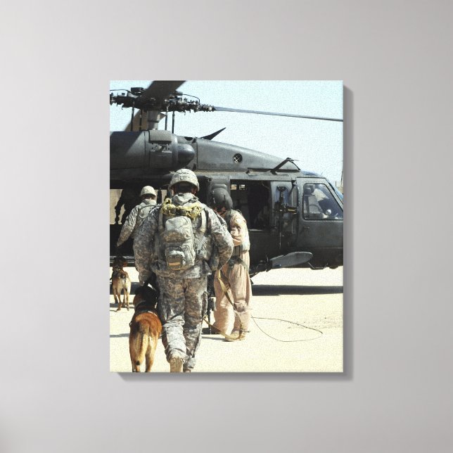Toile Des maîtres-chiens militaires embarquent un hélico (Recto)