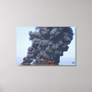 Toile Des nuages sombres de fumée et de feu émergent 2