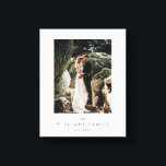 Toile Élégant Chic Newlyweds Mariage Photo Moderne<br><div class="desc">Un beau et élégant gardien de votre jour de mariage ! N'oubliez pas dans le style avec cette impression de toile photo chic avec votre nom de famille et année de célébration dans la typographie moderne sur un arrière - plan crème.</div>