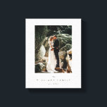 Toile Élégant Chic Newlyweds Mariage Photo Moderne<br><div class="desc">Un beau et élégant gardien de votre jour de mariage ! N'oubliez pas dans le style avec cette impression de toile photo chic avec votre nom de famille et année de célébration dans la typographie moderne sur un arrière - plan crème.</div>