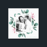 Toile Elégant vert aquarelle cadre photo Mariage<br><div class="desc">Elégante verdure d'aquarelle feuilles d'eucalyptus avec de belles fleurs rose vif et photo encadrée de l'heureux tirage de couple mariage. Ce design présente le nouveau M. et Mme Nom avec la date d'est de leur mariage,  et est un beau cadeau de conservation du jour spécial.</div>
