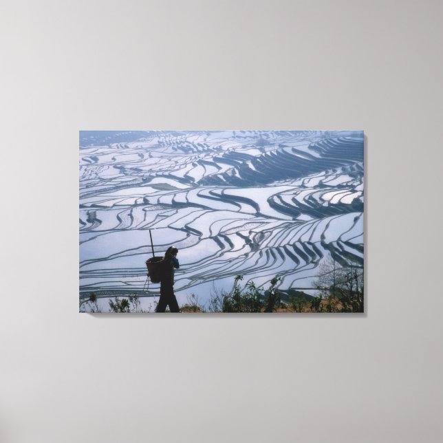 Toile Fille hani portant un panier avec rizière en terra (Recto)