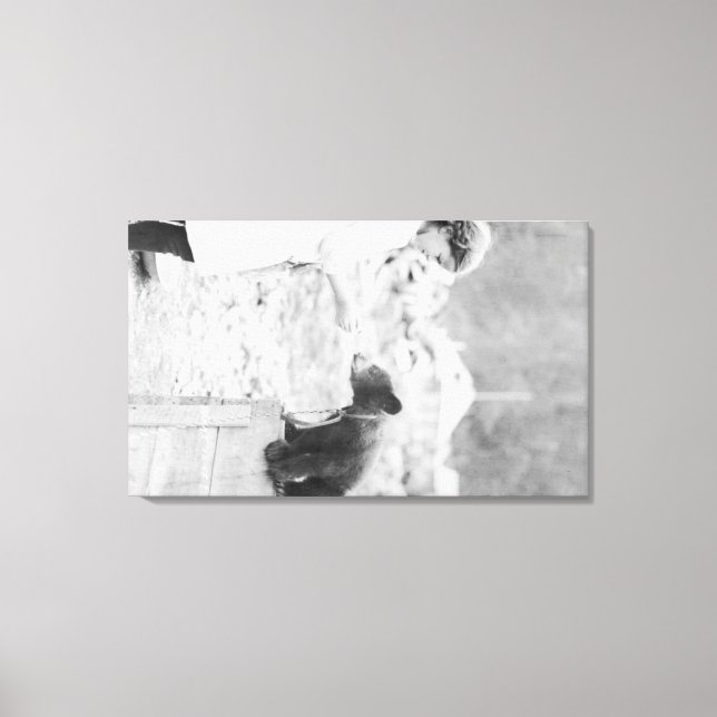 Toile Fille Jouer avec Bear Cub dans Seward 2 (Recto)