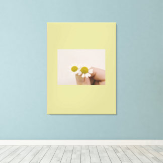 Toile “Fingertip Daisy – Gentle Nature Wall Art”