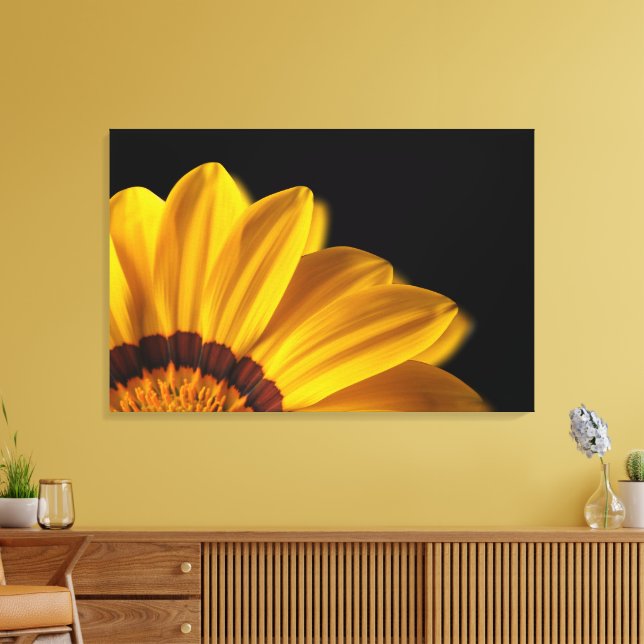 Toile Fleur jaune sur arrière - plan noir (Insitu(Salon))