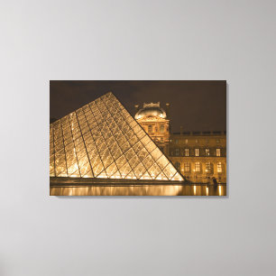 Toile France, Paris. Le Louvre au crépuscule. Crédit
