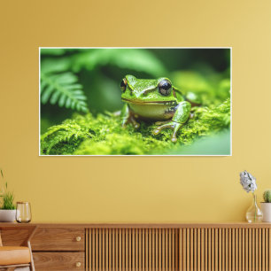 Toile grenouille dans la nouvelle forêt mossy sous-pouss