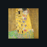Toile Gustav Klimt Le Baiser<br><div class="desc">The Kiss est le tableau le plus emblématique et le plus célèbre de Gustav Klimt. C'est un beau tableau doré d'un couple profondément amoureux partageant un moment romantique d'un baiser passionné. Obtenez vos idées cadeaux de haute qualité et des produits merveilleux avec ce merveilleux chef-d'oeuvre. Consultez notre boutique pour en...</div>