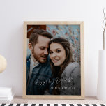 Toile Heureusement Jamais Après La Main Lettré Photo Mar<br><div class="desc">Laissez-vous surprendre par un moment spécial "Happily Ever After" avec notre magnifique toile photo Mariage Lettrée à la main. L'expression intemporelle "Heureusement toujours après" est minutieusement indiquée à la main dans un blanc élégant, exubérant romantisme et sentiment. La douce couche noire ajoute une touche de sophistication, encadrant votre photo personnalisée...</div>