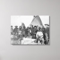 Hommes blancs (dont Buffalo Bill) et Lakota