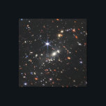 Toile Image infrarouge la plus profonde de l'univers | J<br><div class="desc">L'image infrarouge la plus profonde de l'Univers (Galaxy Cluster SMACS 0723) prise par le télescope spatial James Webb Near-Infrared Camera (NIRCam) en 12.5 heures et dévoilée le 11 juillet 2022. L'amas de galaxies (comme il y a 4, 6 milliards d'années) agit comme une lentille gravitationnelle et donne l'occasion de voir...</div>