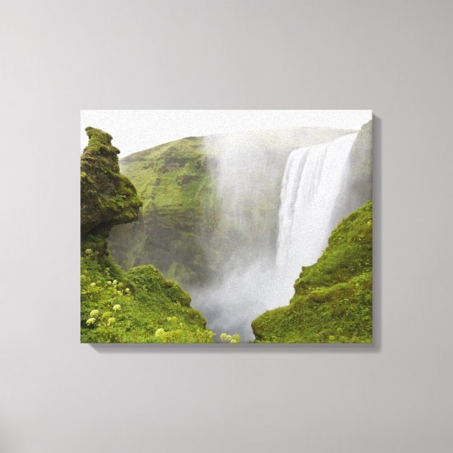Toile Islande. La cascade de Skogarfoss plonge sur une (Recto)