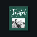 Toile Joyeux Script | Vert<br><div class="desc">Montrez votre photo préférée en style avec notre toile Joyful Script. L'impression en toile comporte le mot "Joyeux" dans un script blanc, écrit à la main avec votre photo encadrée en vert. Personnalisez l'impression en ajoutant votre nom ou votre texte personnalisé.</div>