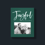 Toile Joyeux Script | Vert<br><div class="desc">Montrez votre photo préférée en style avec notre toile Joyful Script. L'impression en toile comporte le mot "Joyeux" dans un script blanc,  écrit à la main avec votre photo encadrée en vert. Personnalisez l'impression en ajoutant votre nom ou votre texte personnalisé.</div>