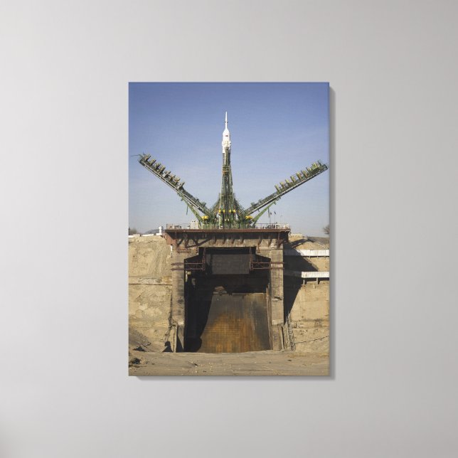 Toile La fusée Soyouz est montée en position 3 (Recto)