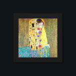 Toile Le baiser de Gustav Klimt, Art Nouveau Vintage<br><div class="desc">Le Kiss (Der Kuss) (1907/08) de Gustav Klimt est probablement son oeuvre la plus célèbre. Klimt a commencé à y travailler en 1907 et c'est le point culminant de sa soi-disant "période d'or". The Kiss est une vintage peinture d'amour et d'amour de l'époque victorienne Symbolisme mettant en vedette un couple...</div>