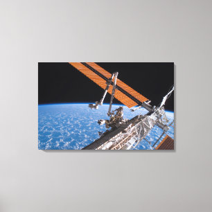 Toile Le Canadarm2 et les ailes de panneaux solaires