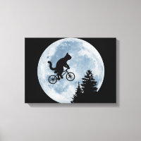 Le chat fait du vélo sur l'arrière - plan de la lu
