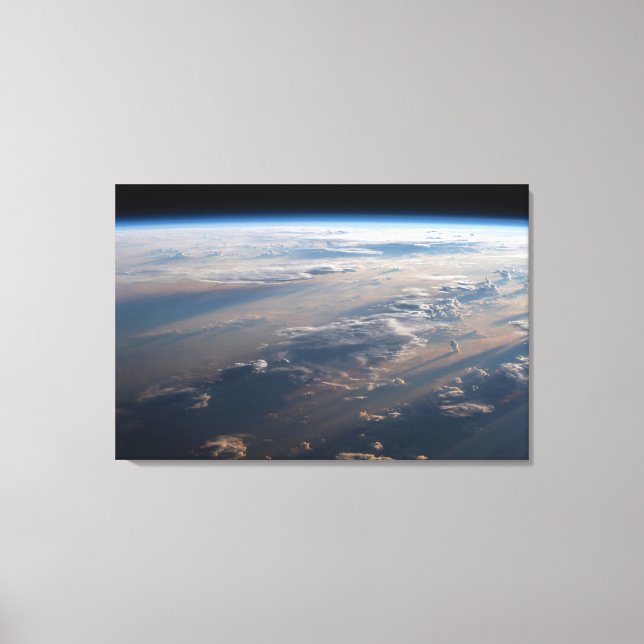 Toile Le lever Du Soleil Coule De Longues Ombres Sur La  (Recto)